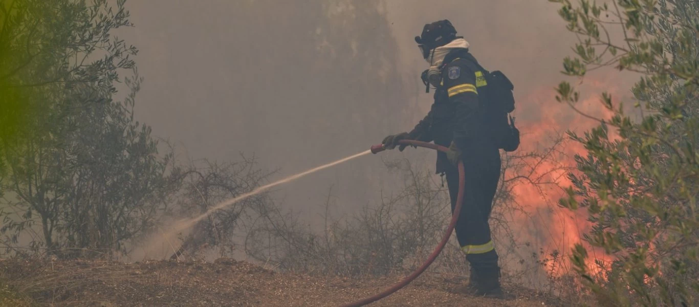 Μεγάλη φωτιά στην Λάρισα - Δόθηκε εντολή εκκένωσης αγροικιών (upd)